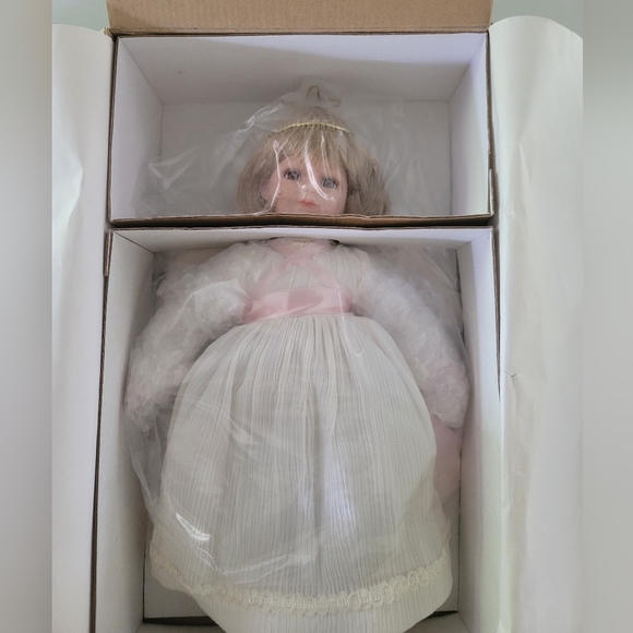 Trisha Romance Patient Angel Doll "Tanya" *IN BOX* - Picture 2 of 3